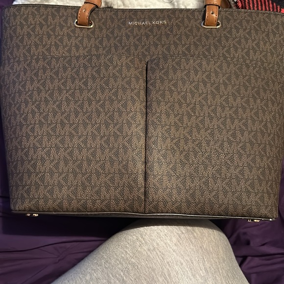 Michael Kors Handbags - Michael Kors jet set medium logo tote bag